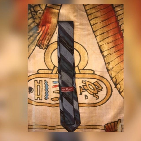 Penguin ties - Picture 5 of 5